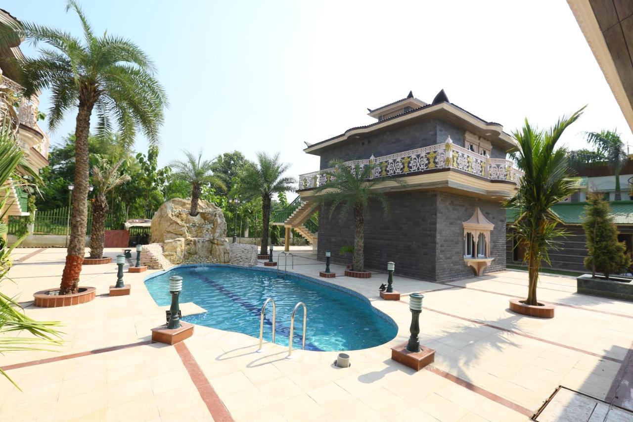 Mann The Palm Retreat Hotel Лакнау Екстериор снимка