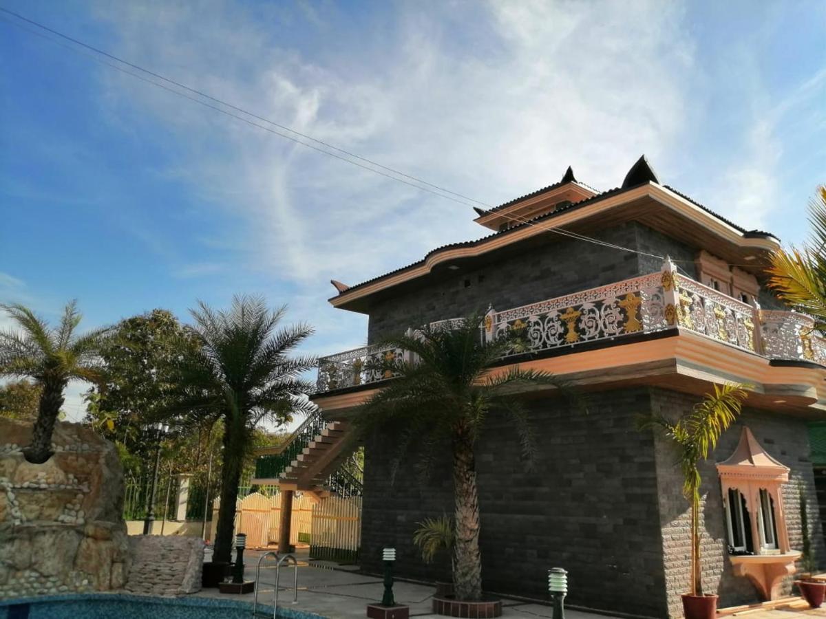 Mann The Palm Retreat Hotel Лакнау Екстериор снимка