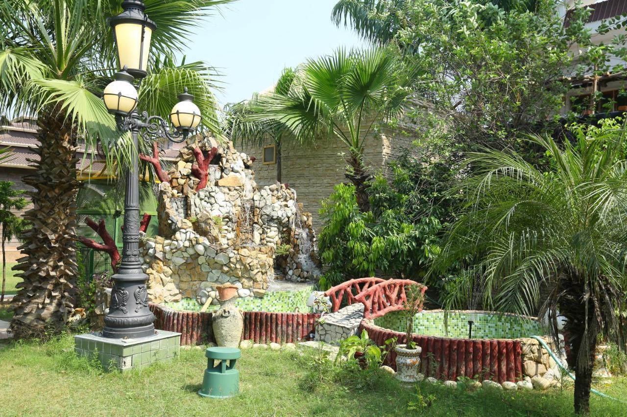 Mann The Palm Retreat Hotel Лакнау Екстериор снимка