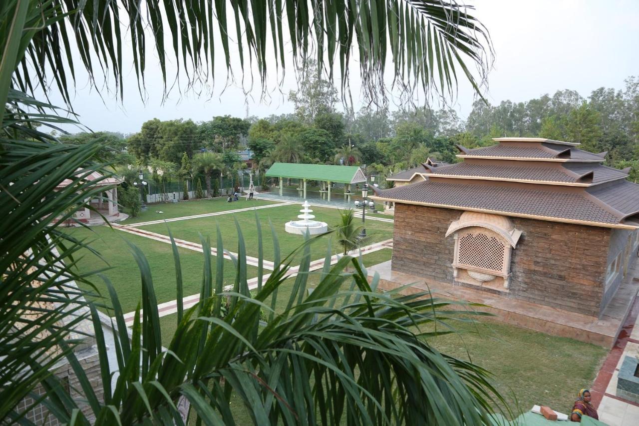 Mann The Palm Retreat Hotel Лакнау Екстериор снимка