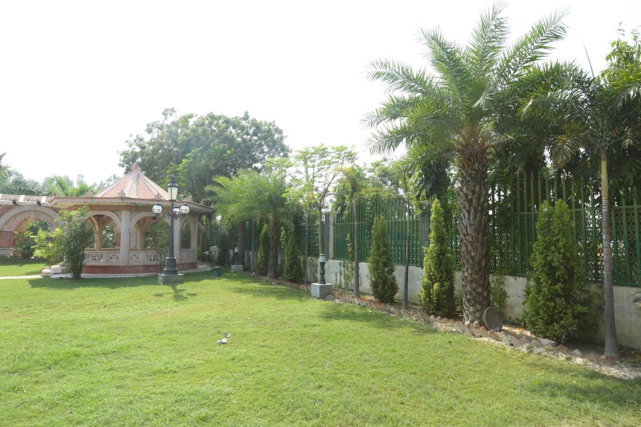 Mann The Palm Retreat Hotel Лакнау Екстериор снимка