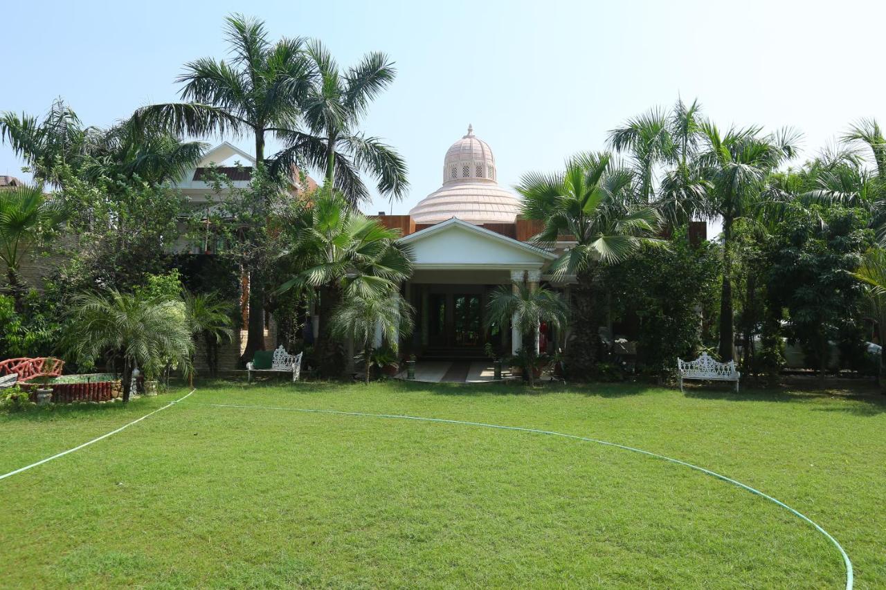 Mann The Palm Retreat Hotel Лакнау Екстериор снимка