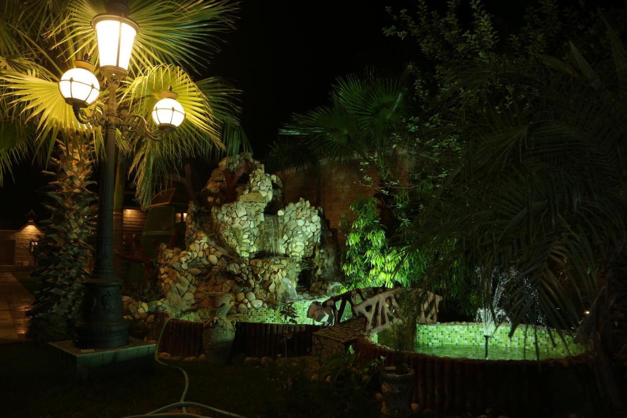 Mann The Palm Retreat Hotel Лакнау Екстериор снимка