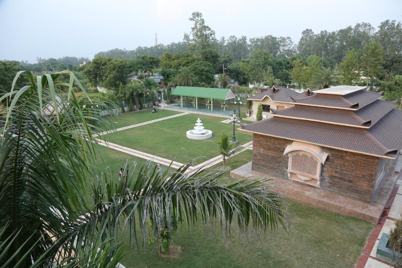 Mann The Palm Retreat Hotel Лакнау Екстериор снимка
