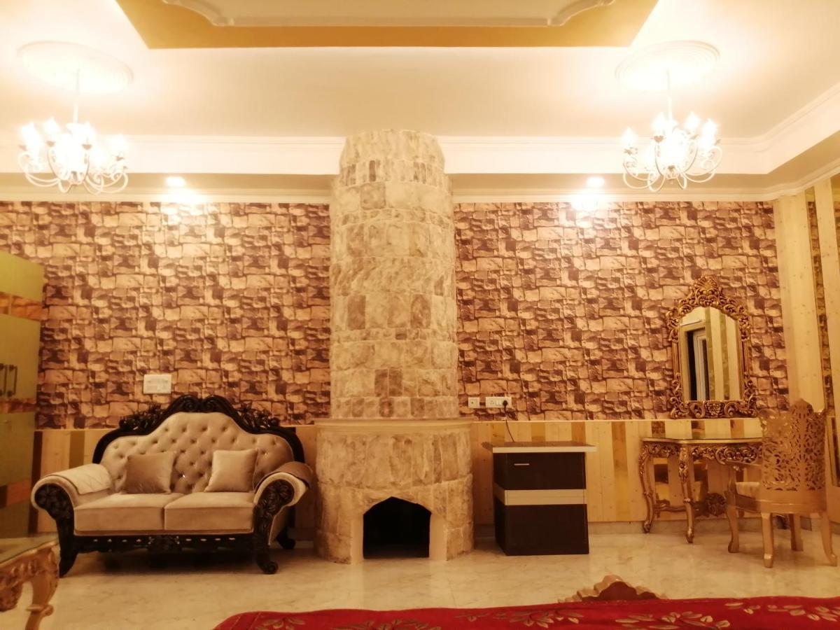 Mann The Palm Retreat Hotel Лакнау Екстериор снимка