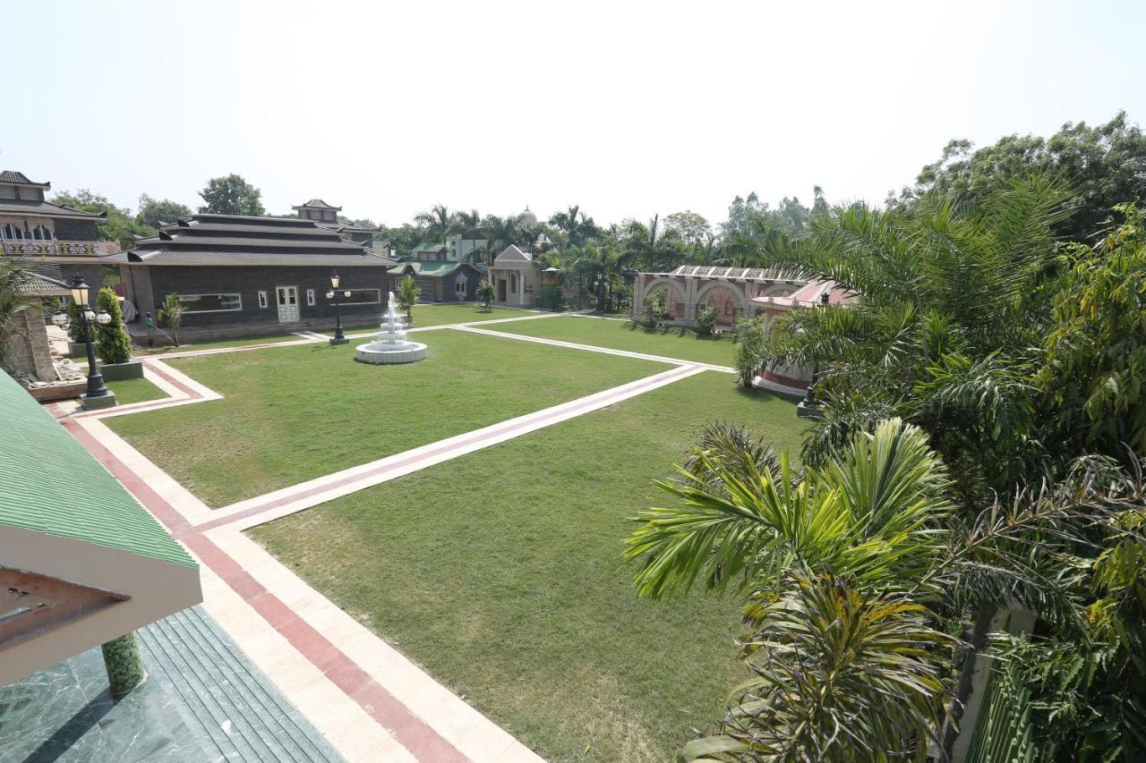 Mann The Palm Retreat Hotel Лакнау Екстериор снимка