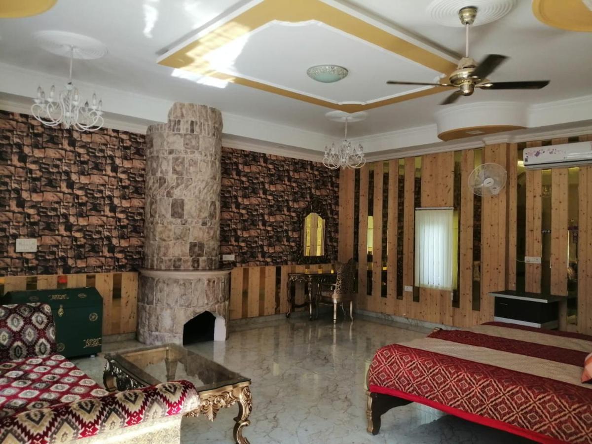 Mann The Palm Retreat Hotel Лакнау Екстериор снимка