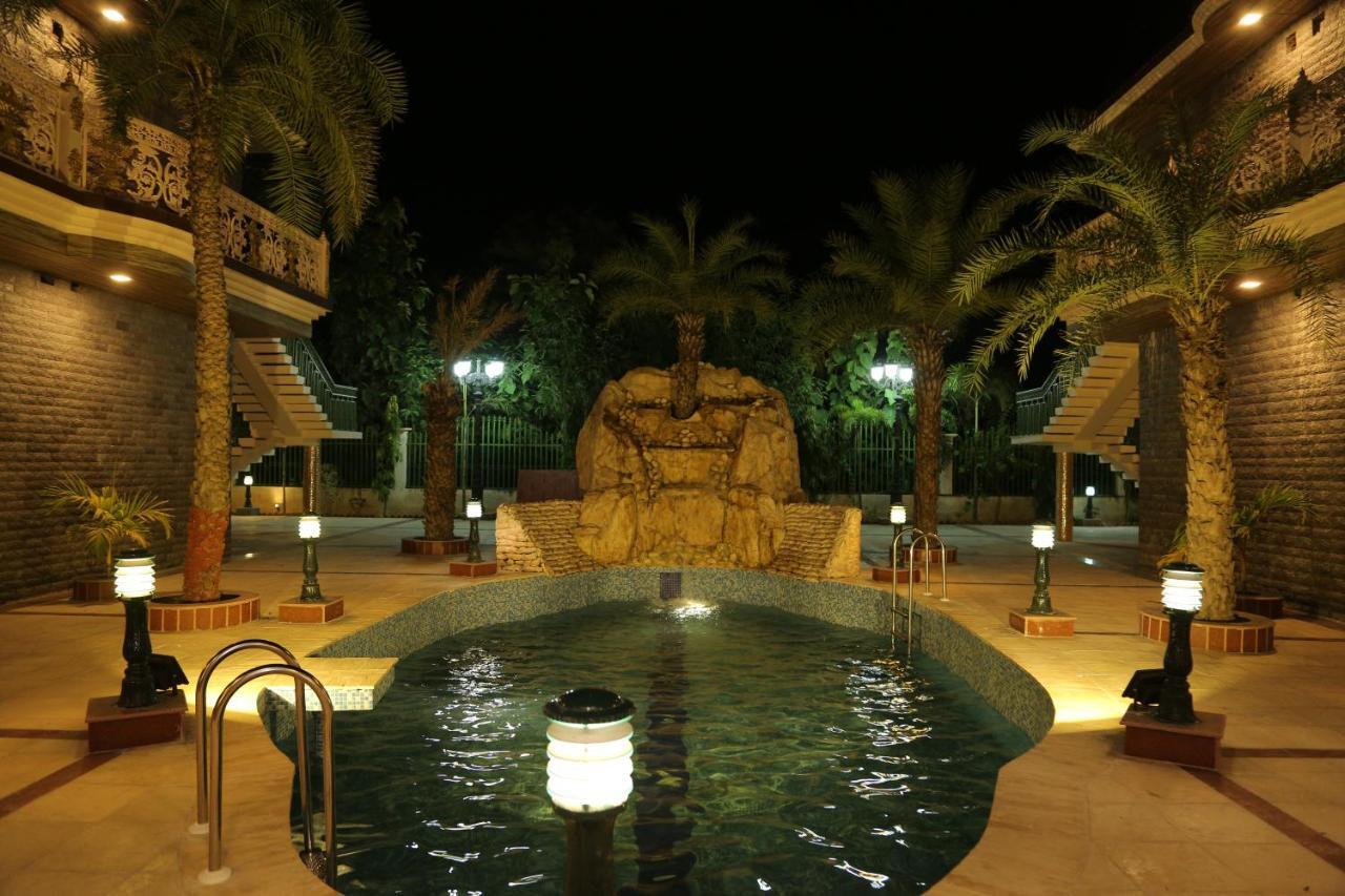 Mann The Palm Retreat Hotel Лакнау Екстериор снимка