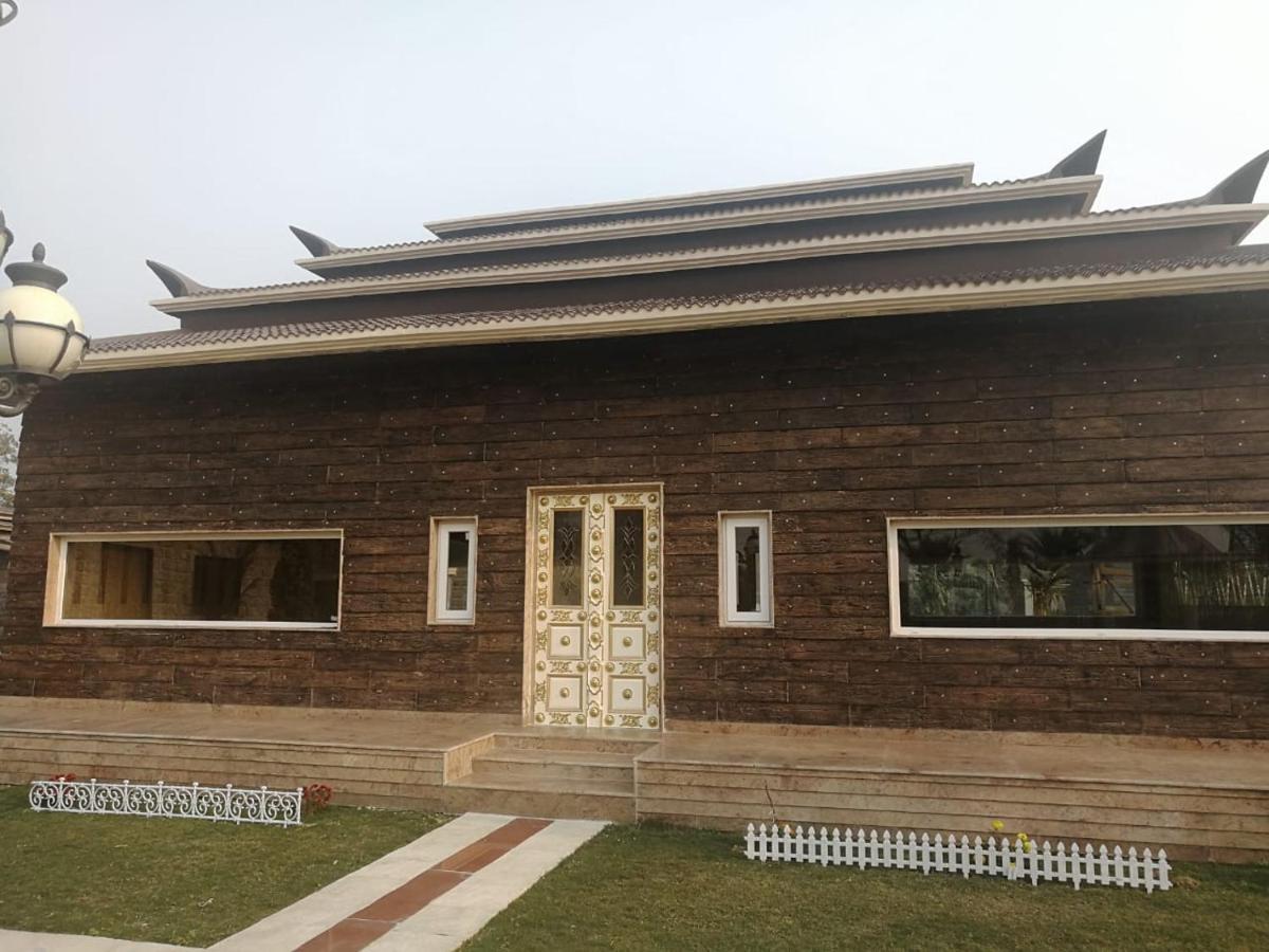 Mann The Palm Retreat Hotel Лакнау Екстериор снимка
