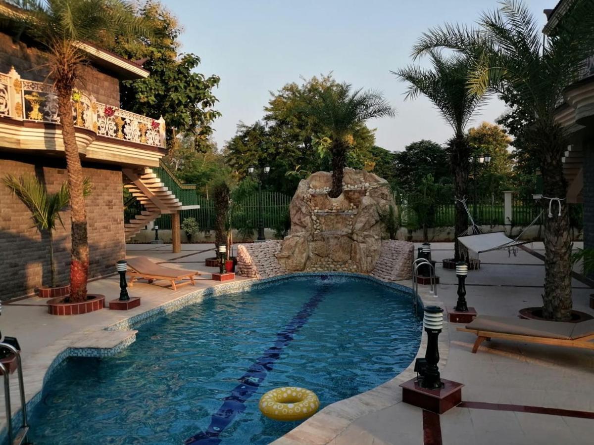 Mann The Palm Retreat Hotel Лакнау Екстериор снимка