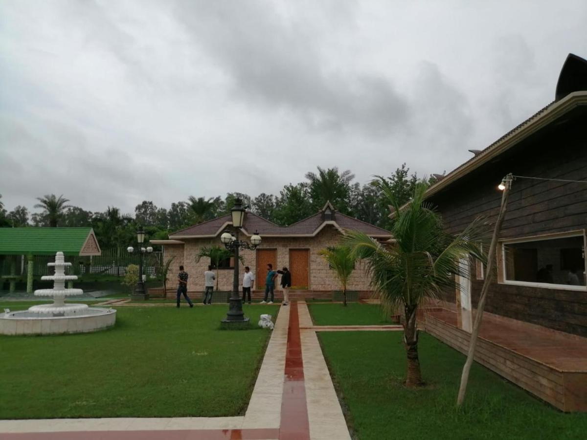 Mann The Palm Retreat Hotel Лакнау Екстериор снимка
