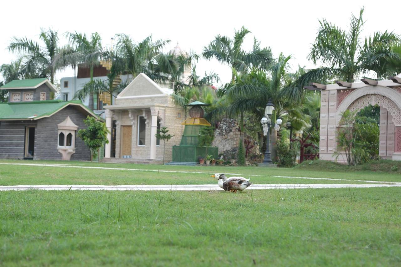Mann The Palm Retreat Hotel Лакнау Екстериор снимка