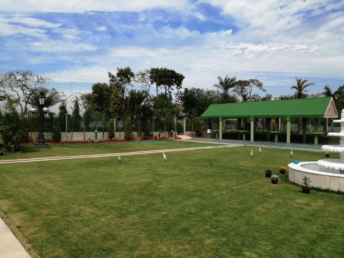 Mann The Palm Retreat Hotel Лакнау Екстериор снимка